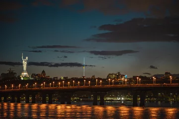 Fotobehang evening view of the Paton bridge, motherland, right bank of Kyiv © drummatra