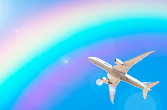 飛行機と虹と青空｜旅行・GOTOトラベルキャンペーン・全国旅行支援のイメージ素材