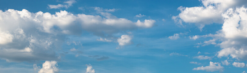 Obraz premium Blue sky with fluffy white clouds. Background. Banner.