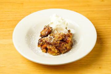 bread pudding with ice cream