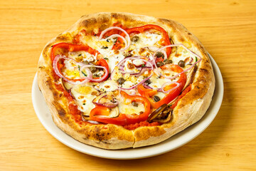 Pizza with red peppers, capers, mozzarella, pecorino, red onions