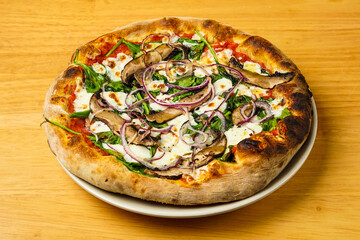 pizza with spinach, mushrooms and onions