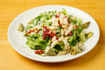 salad with artichokes and white beans