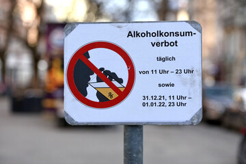 Schild Alkoholkonsumverbot in der M&uuml;nchner Innenstadt, Bayern