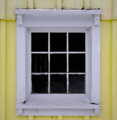 Fototapeta na wymiar 9 panel window on a yellow barn