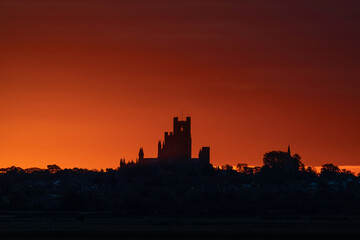 Obraz premium Dawn over Ely Cathedral, 23rd October 2021