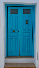 PUERTA AZUL EN UN PUEBLO DE ANDALUCIA