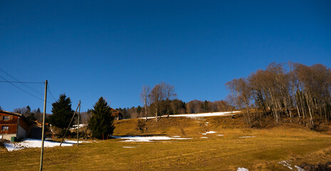 Flumserberg: Skiers, snowboarders, carvers, families all enjoy their time on the ski runs of winter sports resort located directly above Lake Walen. 65 km of perfectly groomed slopes invite you