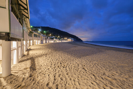 Atardecer en la playa del Garraf
