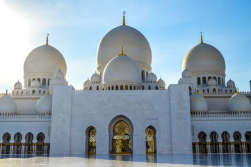 Fototapeta na wymiar White Marbel Sheikh Zayed Grand Mosque, Abu Dhabi UAE , United Arab Emirates