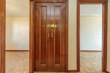 Distributor of residential houses with wardrobe and mahogany wood doors combined with oak parquet floors