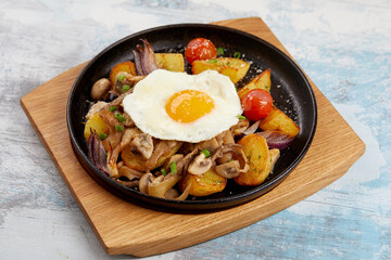 baked potatoes with mushrooms and egg