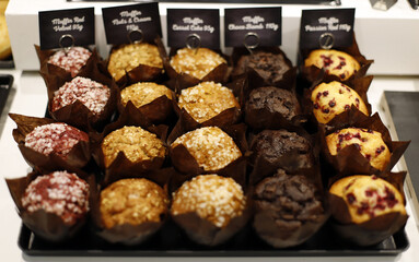 muffins variados en pastelería 