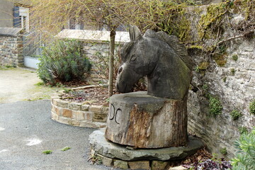 A wooden sculpture of a horses head.