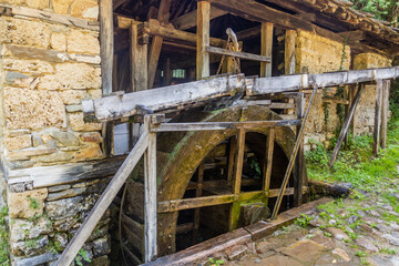 Fototapeta na wymiar Wooden water wheel in Etar village, Bulgaria