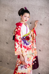 笑みを浮かべる着物の女性　Japan
