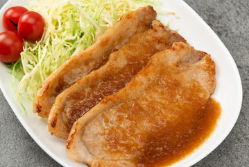 豚ロース肉の生姜焼き