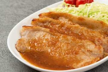 豚ロース肉の生姜焼き