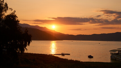 Fototapeta na wymiar Beautiful sunset on the lake of Valle de Bravo, Mexico