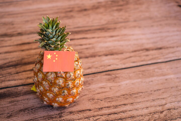 台湾産パイナップルと中国の国旗　侵略　支配　イメージ