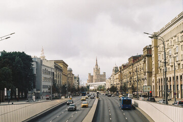 Obraz premium The street and traffic of Moscow