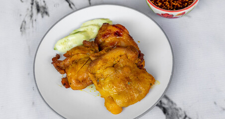 Mixed Thai and Muslim Food Selections 