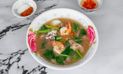 Mixed Thai and Muslim Food Selections 