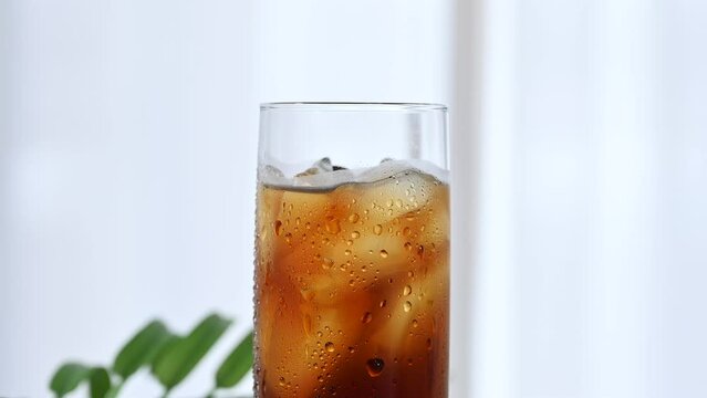 コーラにバニラアイスを入れる