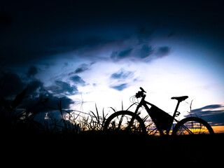 silhouette mountain bike
