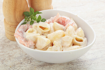 Pasta with salmon and cream cheese