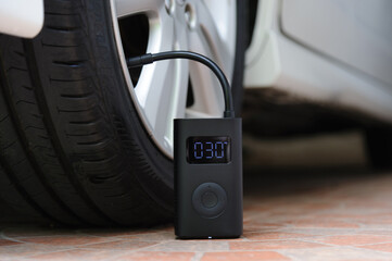 Portable cordless tire inflator. Portable air pump