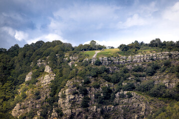 Vue sur le Rochers des Parcs à Clecy en Suisse Normande dans le Calvados - obrazy, fototapety, plakaty