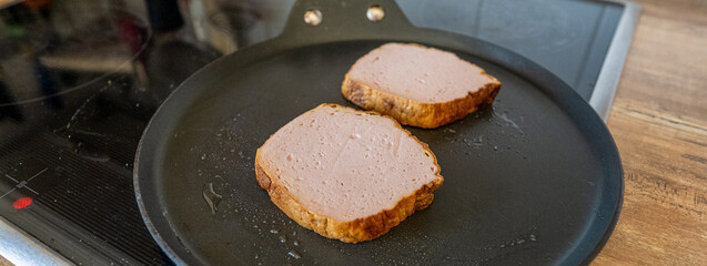 Leberkäs in der Pfanne angebraten