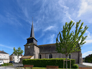Fototapeta na wymiar Frankreich - Champtocé-sur-Loire - Eglise Saint Pierre-Saint Paul