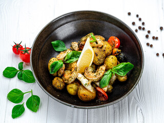 Mix of fresh seafood, squid, shrimp, mussels and clams accompanied by salad and country style fries