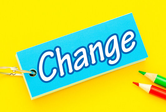 「Change」と書かれた単語カード。チェンジ・変化・切り替える

