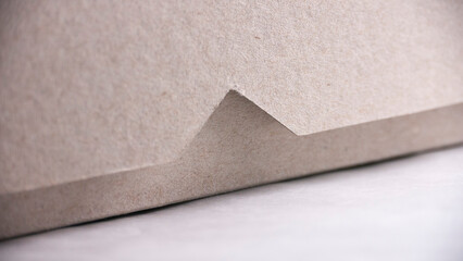 Caja de cartón cuadrada con muesca triangular para abrir
