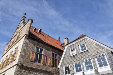 Fototapeta na wymiar Schöne historische Fassaden an einem Marktplatz in der Altstadt von Werne