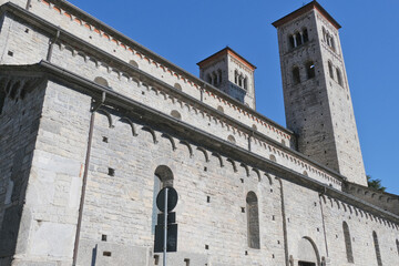 La chiesa romanica di Sant'Abbondio a Como, Italia.