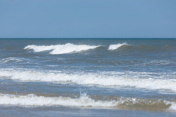 Fototapeta na wymiar wave breaking on the beach