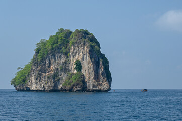 Fototapeta na wymiar island in the sea thailand