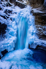 Fototapeta na wymiar waterfall in winter