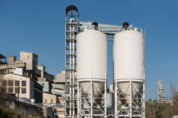 Silos eines Betonwerkes