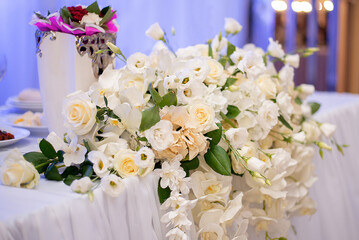 wedding table. rose flower decor