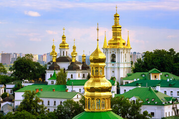 Fototapeta na wymiar Golden domes of the Kyiv Pechersk Lavra monastery in Kiev, Ukraine