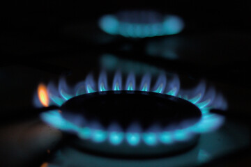 Guerre en Ukraine, hausse du prix du gaz, plaque a gaz en train de brûler