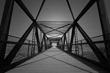 Puente de metal. Vía Verde del Chicharra (Cieza, Murcia, España).