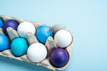 Obraz na płótnie Canvas Multi-colored Easter eggs in an egg tray