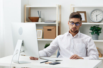 Obraz premium businessmen in a white shirt sits at a computer work documentation technologies