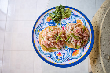 Tostadas de queso de puerco 